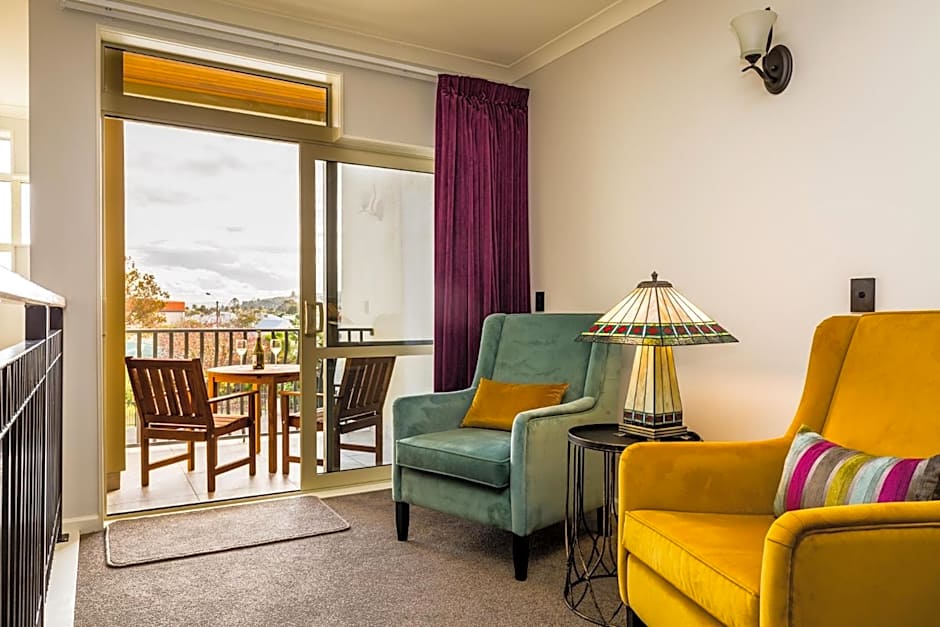 Pebble Beach Motor Inn