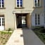 Au Loup Historic Apartments
