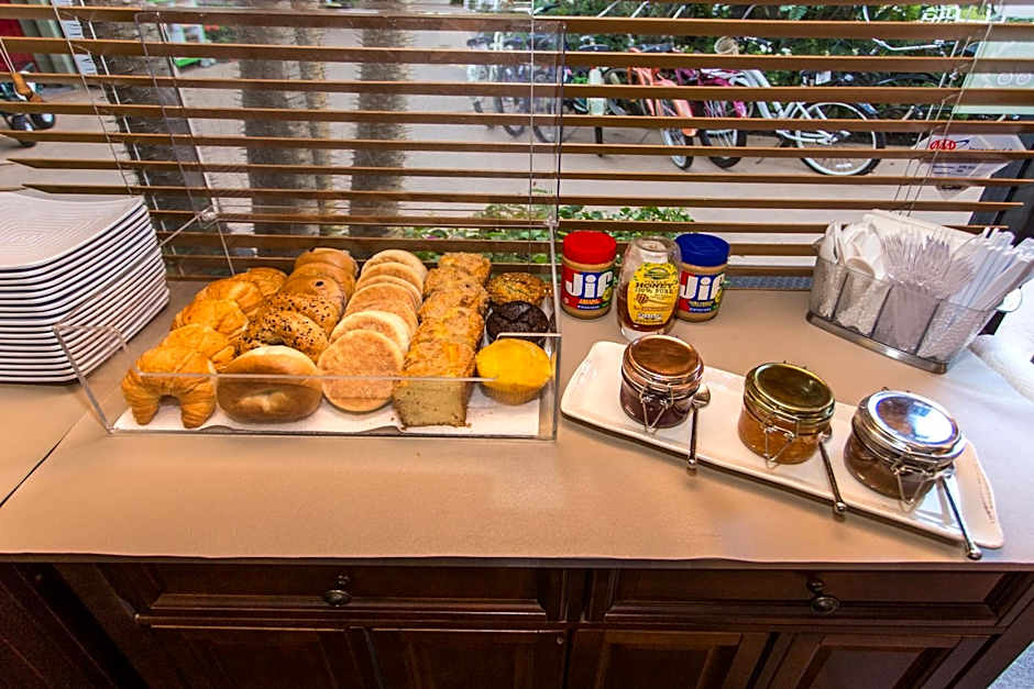 Desert Riviera Hotel