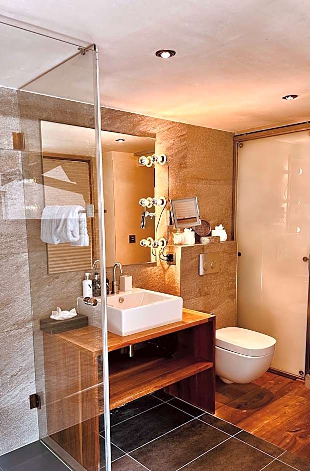 Self Check-In Chalet Rooms