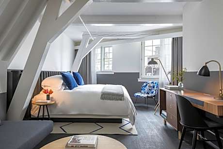 King Suite with Single Sofa Bed