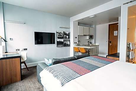 Studio, 1 King Bed, Sofa Bed, Kitchenette