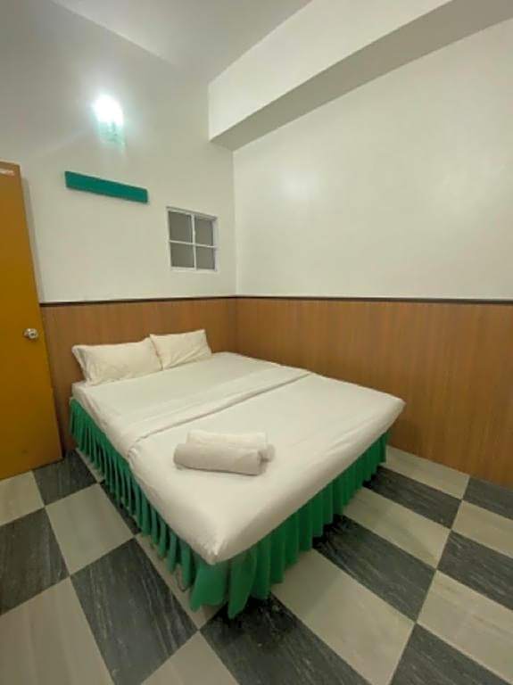 OYO 90979 Sianglory Inn