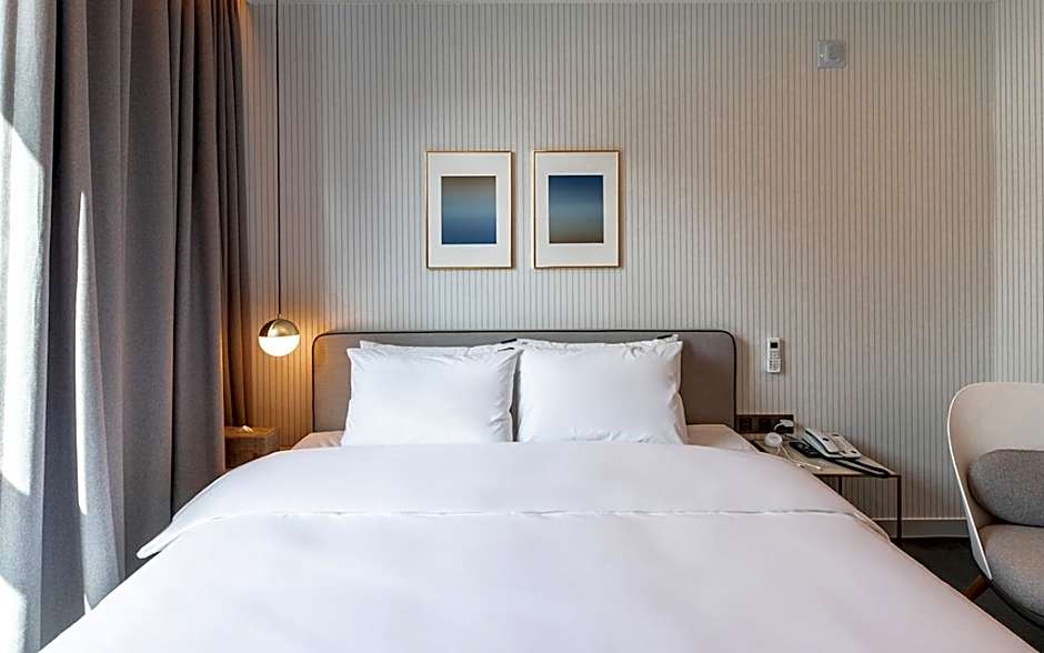 Brown-Dot Hotel Deokcheon
