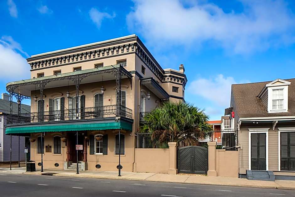 New Orleans Courtyard Hotel by the French Quarter
