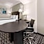 La Quinta Inn & Suites by Wyndham Deer Park
