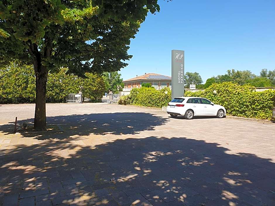HOTEL PARADISO