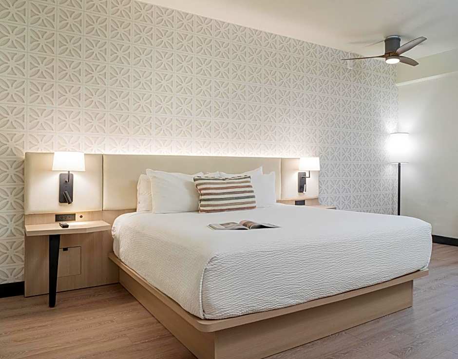 Photo 1 of 1 of Classic 1 King Bed