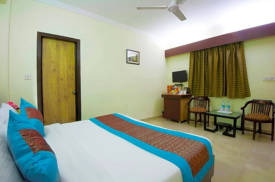 Capital O 2382 Hotel White House Continental