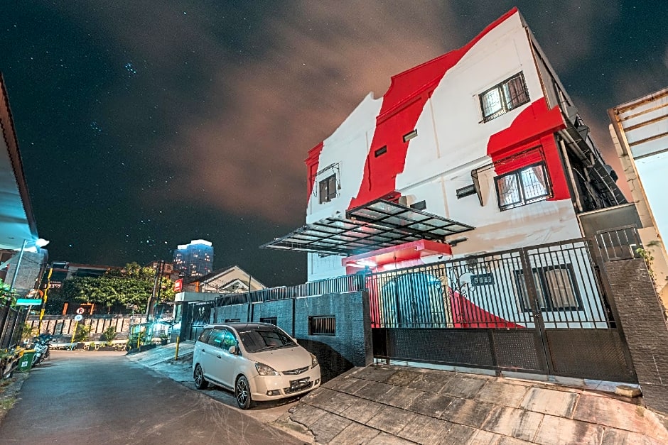 OYO 306 Koen Residence Near RS Gandaria