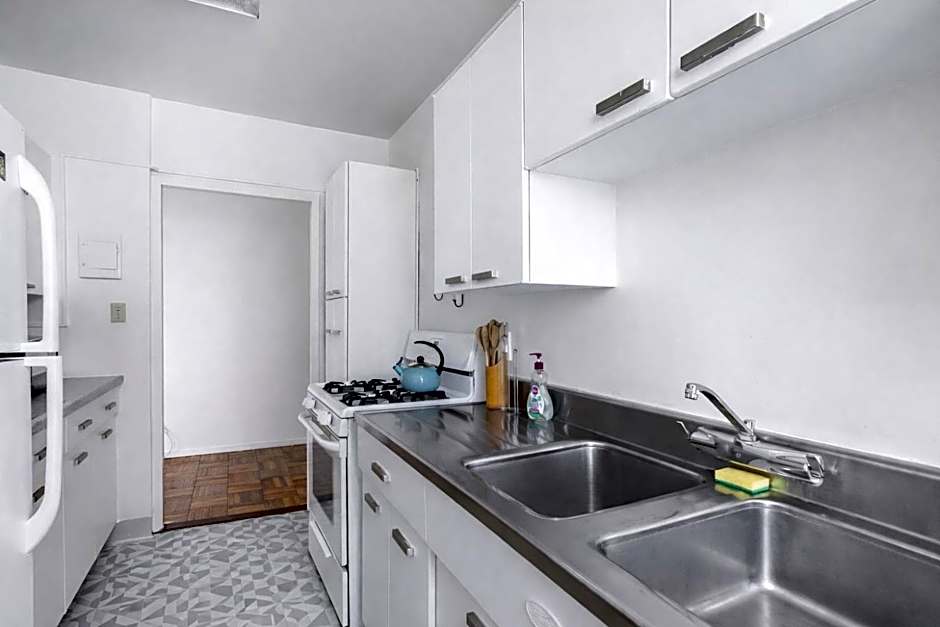 Spacious 2 Bedroom 2 Bathroom Unit Great Location