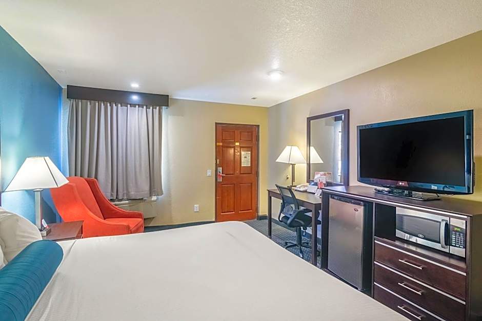 Photo 1 of 4 of 1 King Bed, Accessible