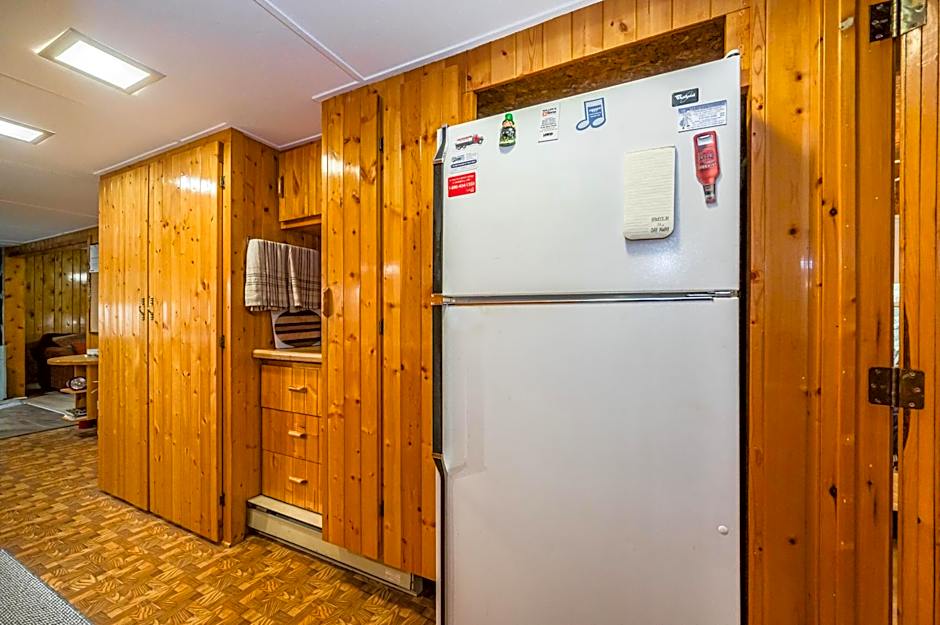 Cozy Pet Friendly Getaway W Fireplace