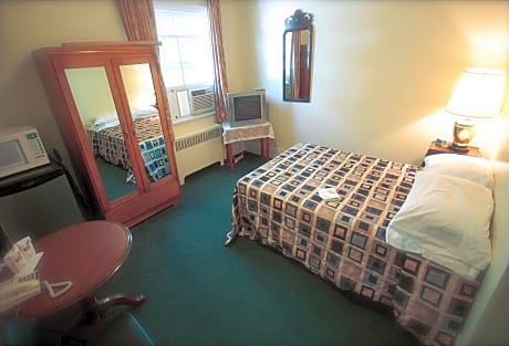 Standard Double Room with Ensuite Bathroom