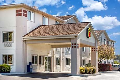 Super 8 by Wyndham West Middlesex/Sharon Area