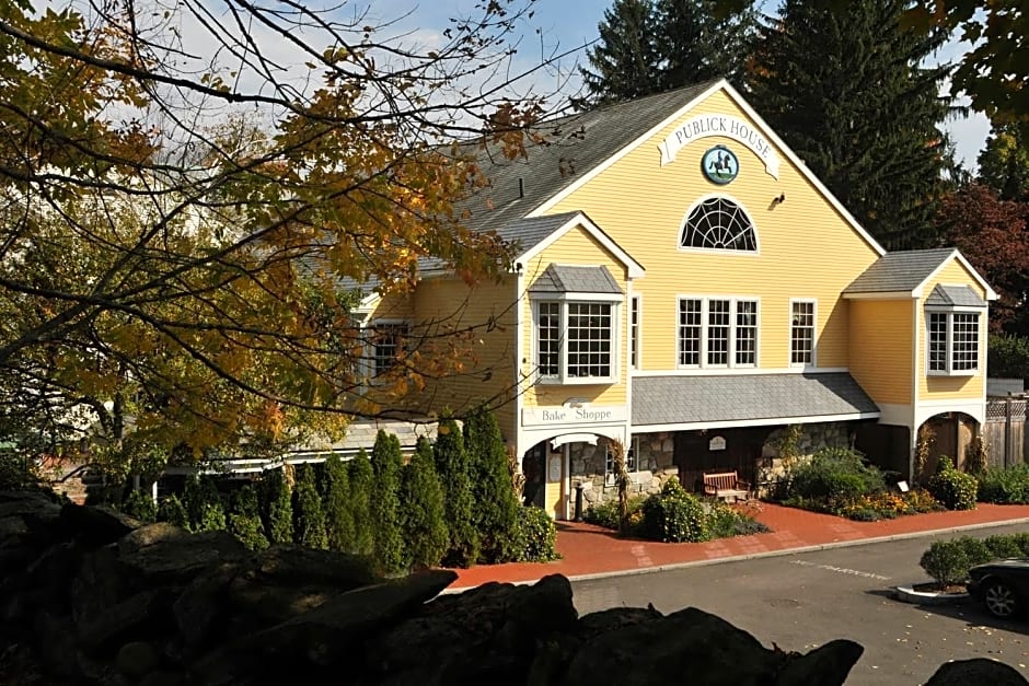 Publick House Historic Inn and Country Motor Lodge