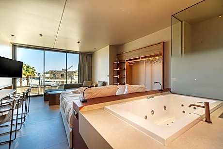 Suite with Spa Bath