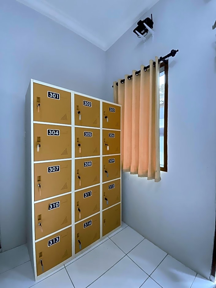 Mirah Hostel Legian