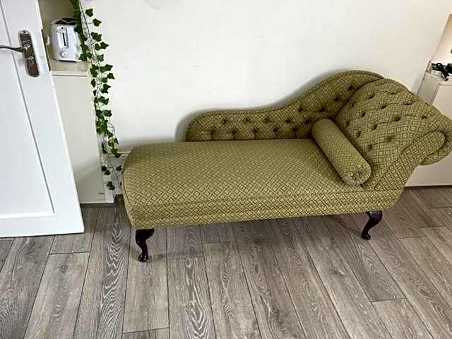 London Budget Bliss, London W12, white city, shepherd's bush market