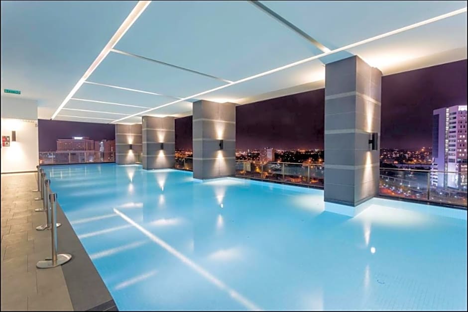 The Shore Hotel & Residences By La VISTA