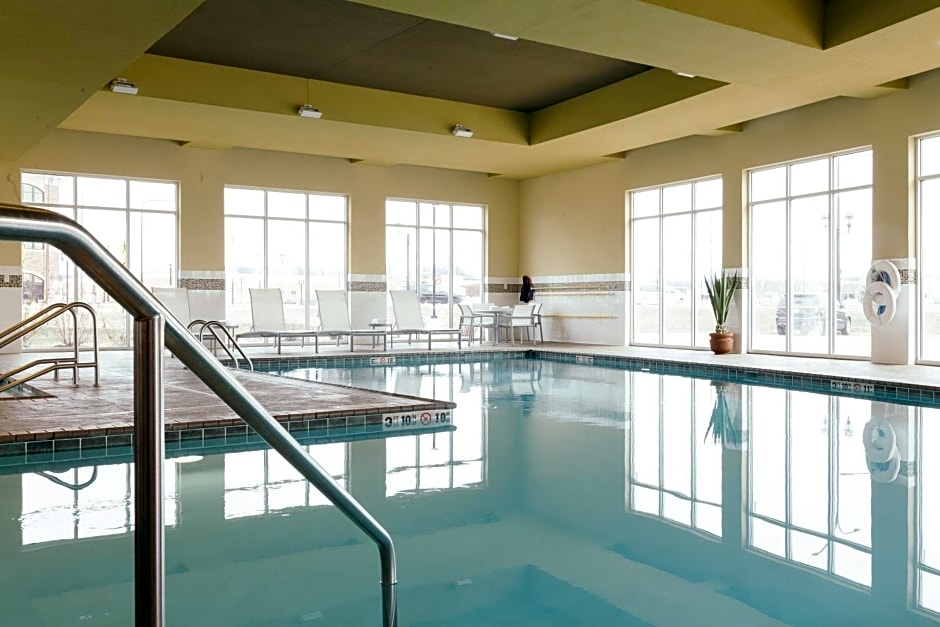 Holiday Inn and Suites East Peoria, an IHG Hotel