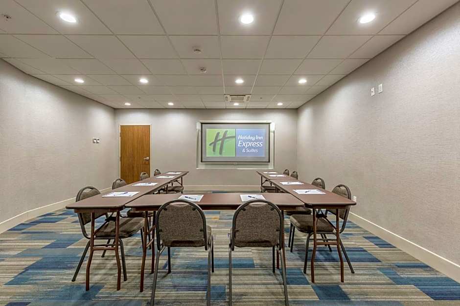 Holiday Inn Express & Suites Tulsa Midtown By IHG
