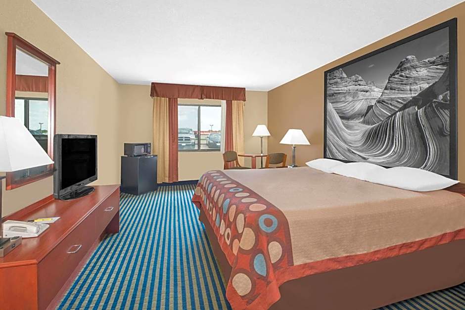 Super 8 by Wyndham Marshalltown