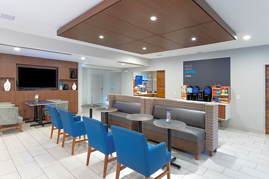 Holiday Inn Express Hotel & Suites Dallas South - DeSoto