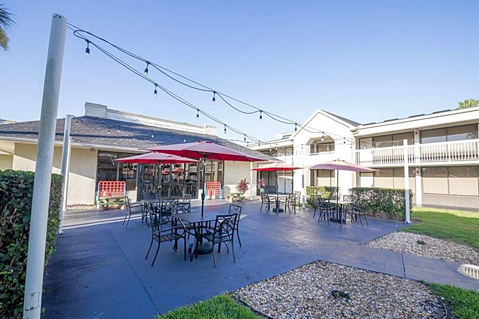 Disney 12 minutes for family, Pool and parking FREE