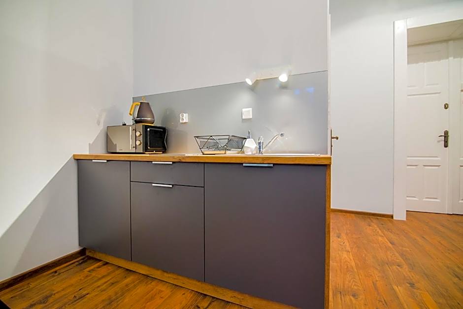 Oak Tree Old Town Apartments