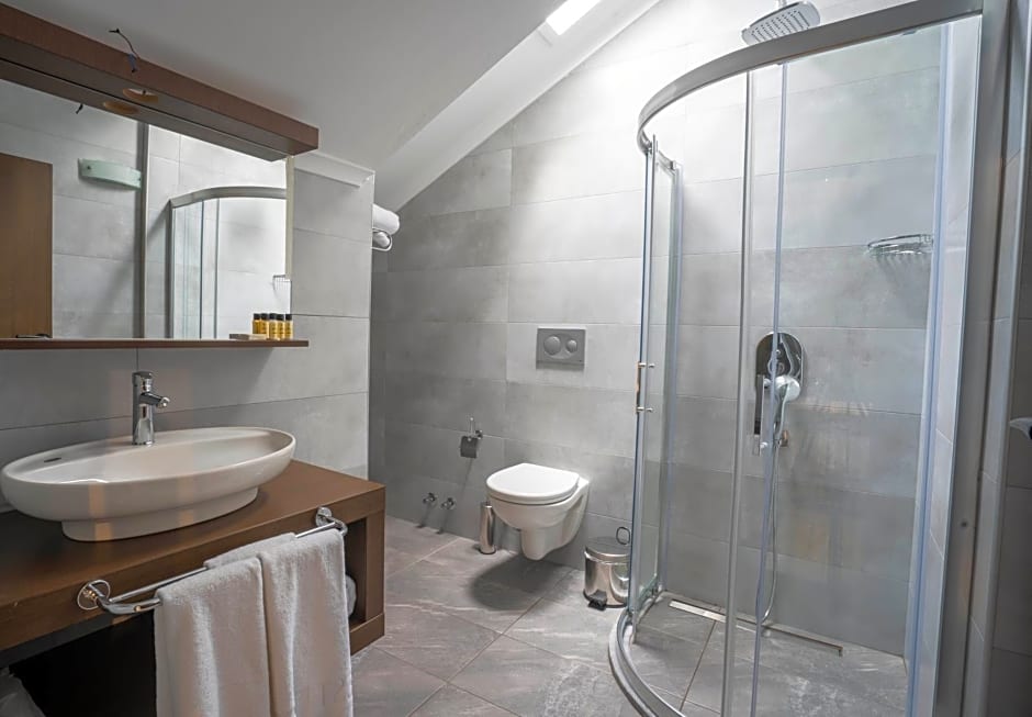 WEST HOUSE EXCLUSIVE HOTEL