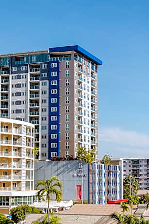 H on Mitchell Apartment Hotel