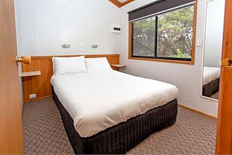 Economy 2 Bedroom Cabin - Sleeps 6