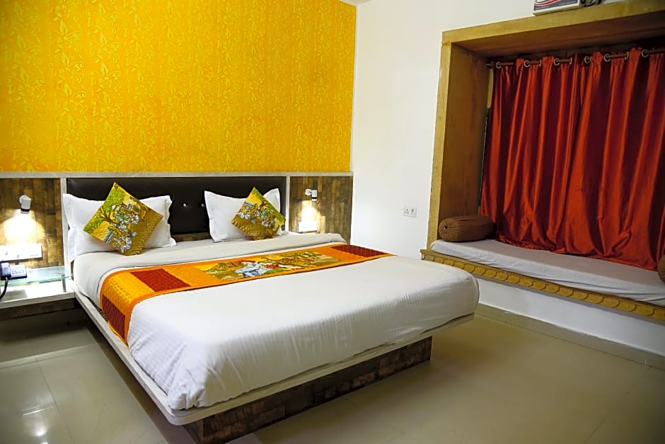 Hotel Marina Mahal