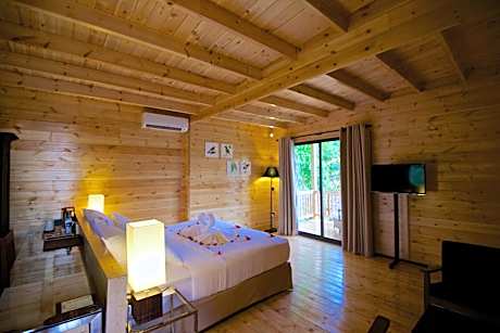 Garden Chalet with with sunset tea or coffee and homemade cookies, a morning bird-watching trail