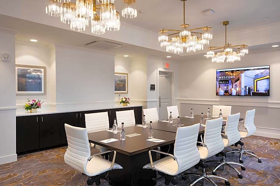 Ambassador Hotel Kansas City, Autograph Collection by Marriott