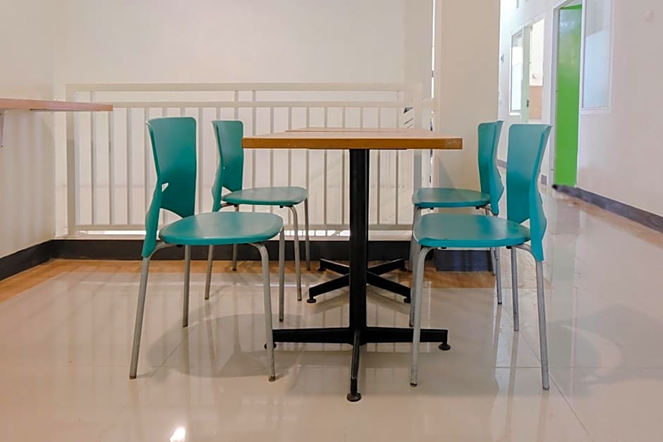 OYO Flagship 1603 Antosa Family Residence Silver Key