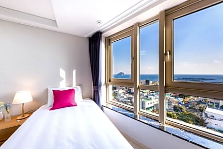 Premier Twin Room with Sea View