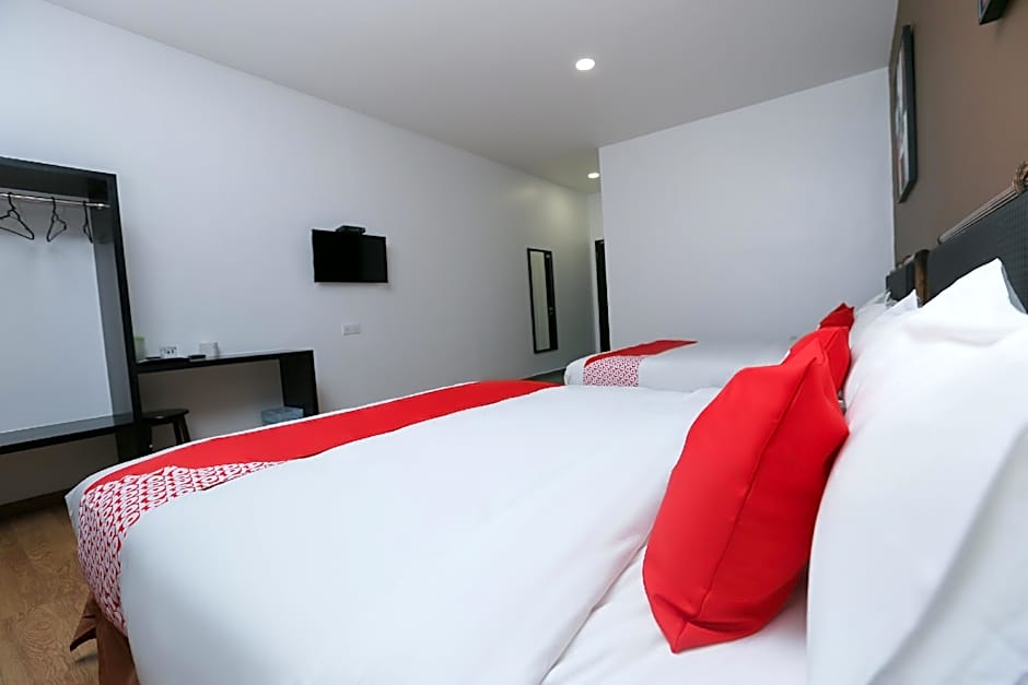 OYO 89915 EAST MOUNT HOTEL