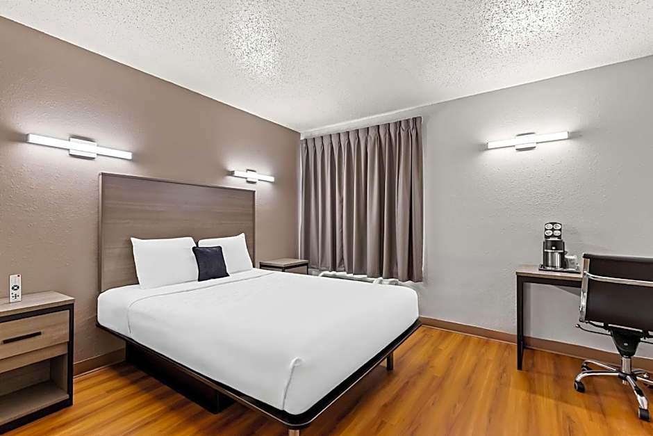 Magnuson Hotel Camelot