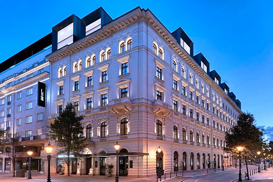 Dorothea Hotel, Budapest, Autograph Collection