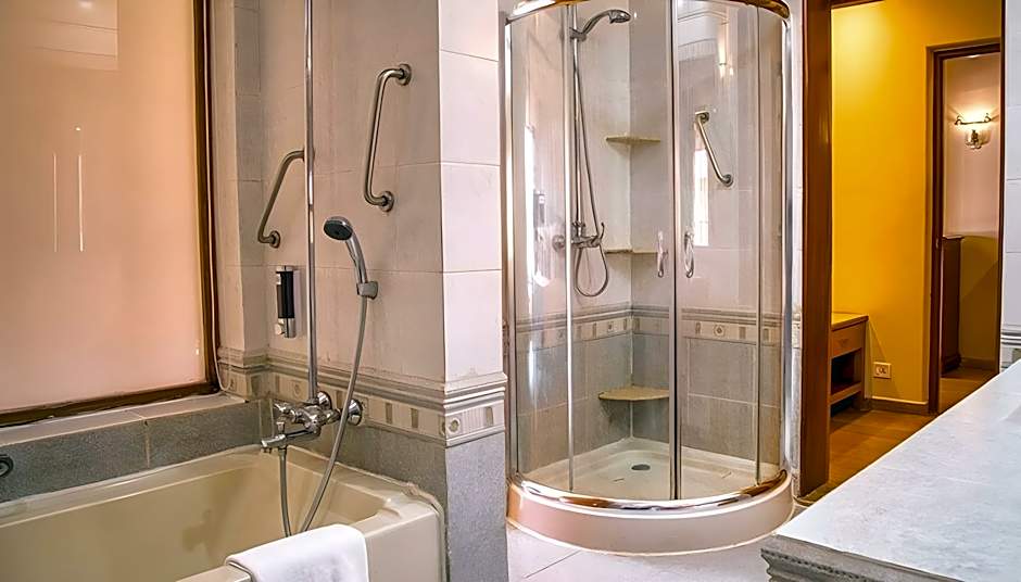 Acron Candolim Regina