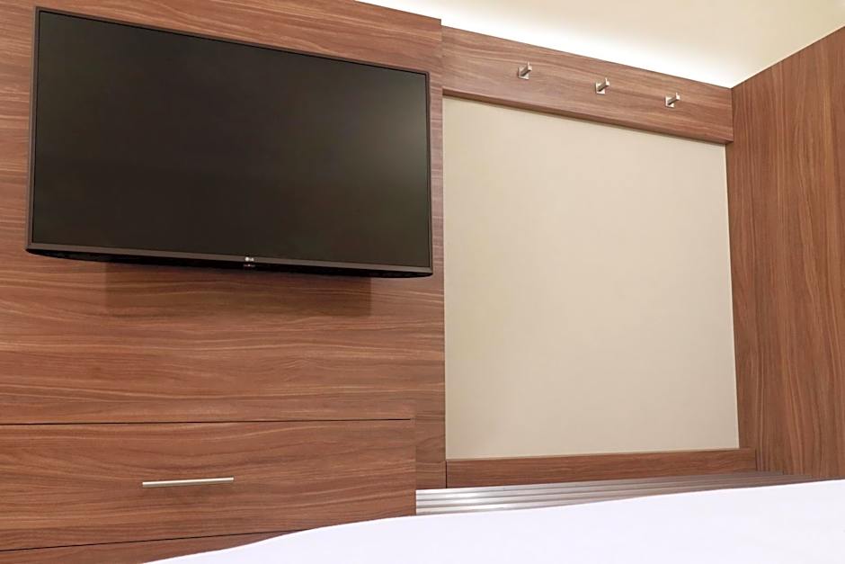 Holiday Inn Express & Suites Guadalajara Aeropuerto By IHG