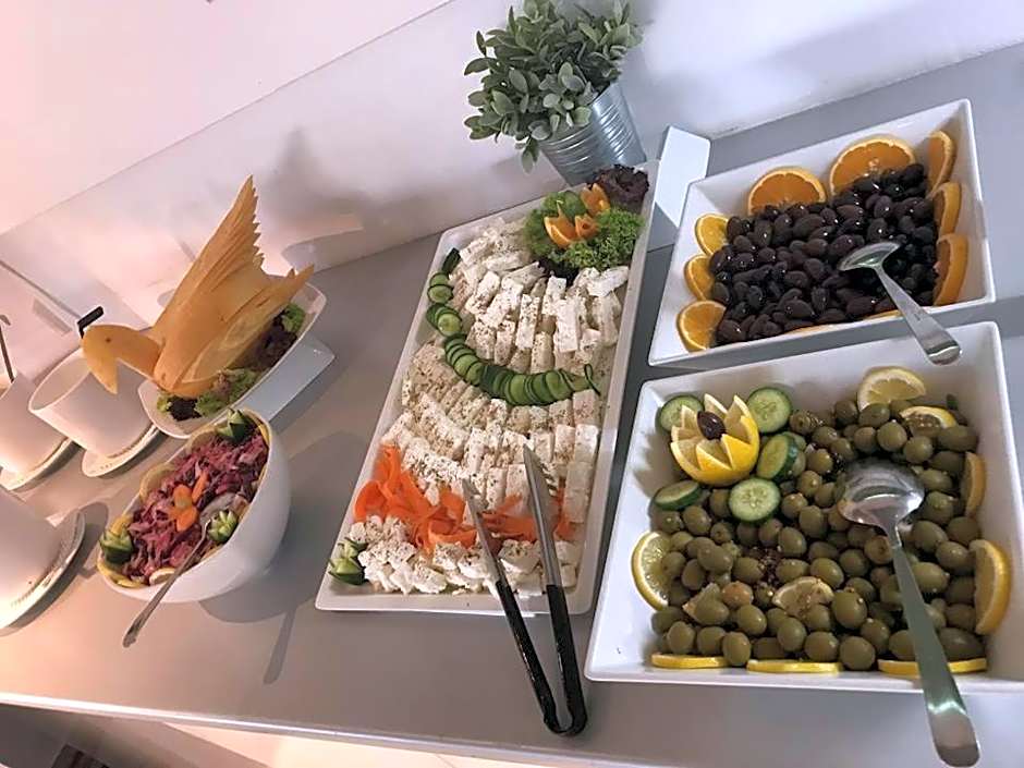 Lantiana Gardens ApartHotel