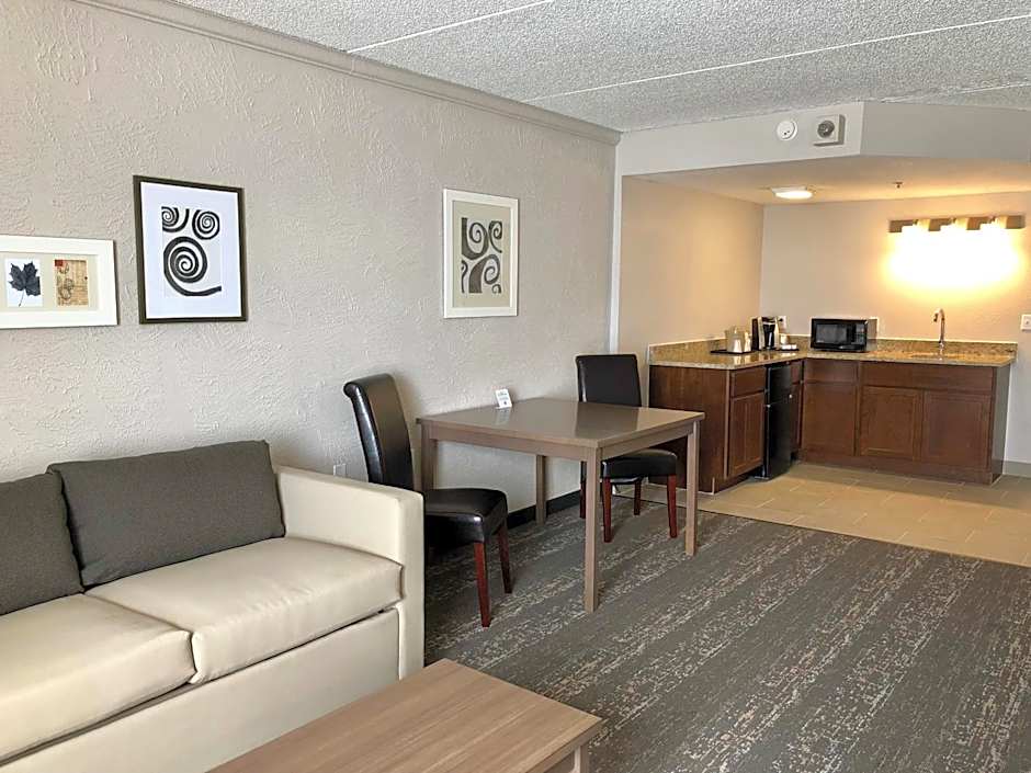 Country Inn & Suites by Radisson, Mt. Pleasant-Racine West, WI