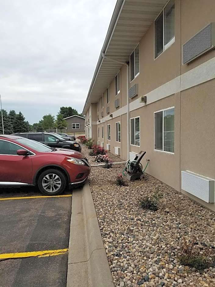 Bilmar Inn & Suites Dell Rapids
