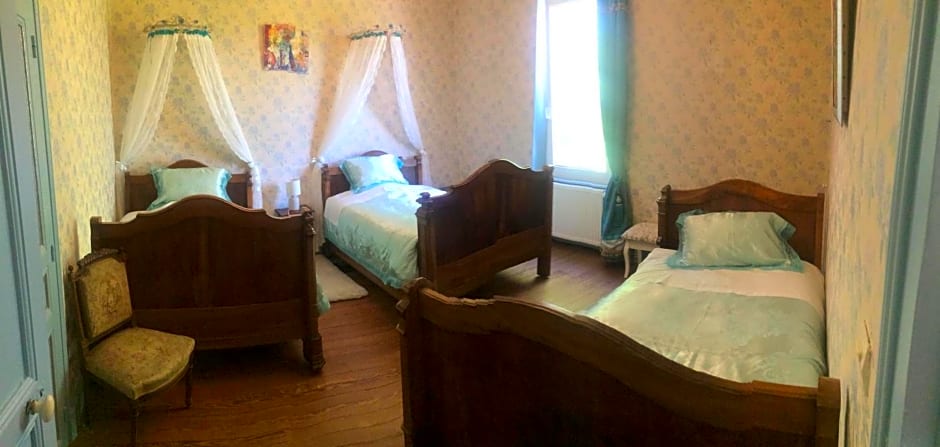 Le manoir de la Source au bord de l'EuroVélo 6