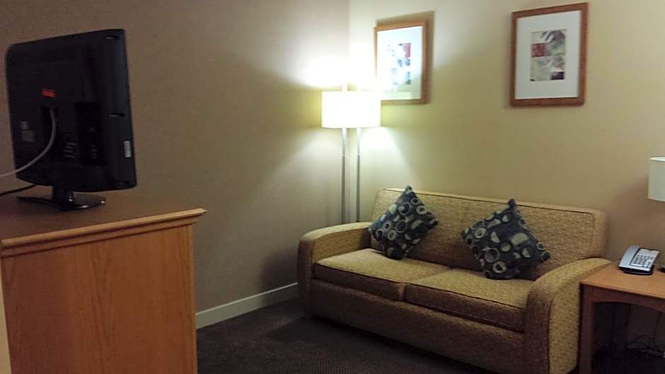 Days Inn & Suites by Wyndham West Edmonton