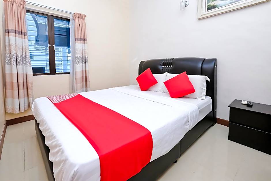 OYO 714 Arina Hotel