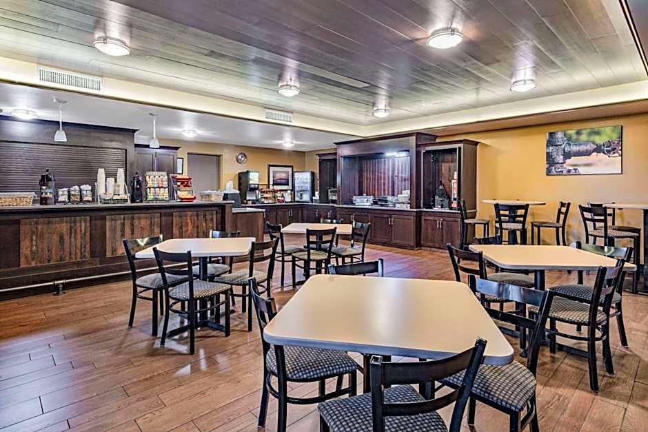 Hawthorn Suites by Wyndham Dickinson